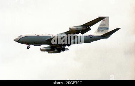 United States Air Force - Boeing OC-135W 61-2670 (MSN 18346), on approach to RAF Mildenhall circa February 1999. Built as a C-135B-BN Stratolifter and converted to WC-135B weather aircraft. Converted to OC-135B Open Skies platform, later redesignated OC-135, to serve the Open Skies Treaty, which was signed on 24 March 1992, the Open Skies Treaty permits each state-party to conduct short-notice, unarmed, reconnaissance flights over the others' entire territories to collect data on military forces and activities. On 22 November 2020 the USA formally exited the Open Skies treaty, the Trump admini Stock Photo