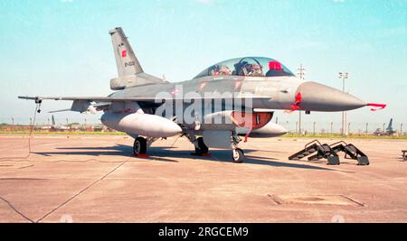 TÃ¼rk Hava Kuvvetleri - General Dynamics F-16D Block 40F Fighting Falcon 90-0013 (msn 4S-18), of 162 Filo, at RAF St Mawgan on 10 September 1997. (TÃ¼rk Hava Kuvvetleri - Turkish Air Force). Stock Photo