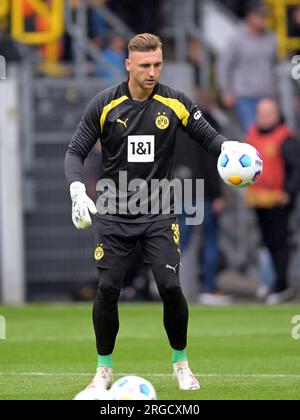 DORTMUND - Borussia Dortmund goalkeeper Marcel Lotka during the friendly match between Borussia Dortmund and Ajax Amsterdam at Signal Iduna Park on August 6, 2023 in Dortmund, Germany. AP | Dutch Height | GERRIT OF COLOGNE Stock Photo