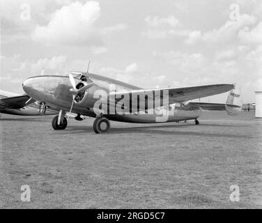 Lockheed 18-07 Lodestar N9932F (msn 18-2068, ex NC34900, ex42-53499, ex AX720, ex T.4-2), at Oxford-Kidlington Airport. (Lockheed C-56C Lodestar - Civilian Model 18-07 NC34900 impressed by USAAF as 42-53499) Stock Photo