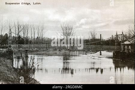 Wardown Park Suspension Bridge, built in 1908, is situated within Wardown Park in the northern suburbs of Luton in the valley of the River Lea, Bedfordshire - Raphael Tuck postcard 1914 Stock Photo