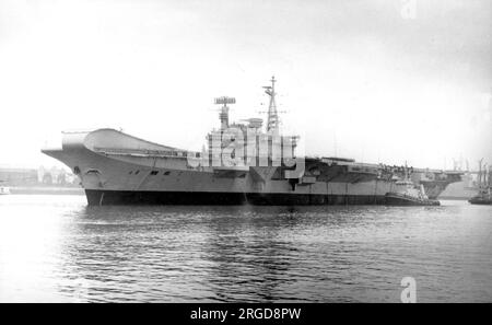 Royal Navy - HMS Vengeance R71, a Colossus-class light aircraft carrier on 10 December 1946. Stock Photo