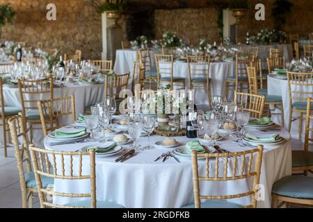 wedding table decoration with elegant table setting Stock Photo