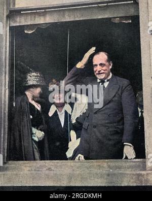 The Italian Ambassador appears at the Embassy window in London to acknowledge the celebratory crowd that has gathered outside. Italy had announced that they would remain neutral following the outbreak of war across Europe. Stock Photo