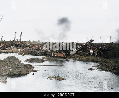 60 pounder guns in action near Langemarck, Belgium in the first Battle of Passchendale during World War I on 12th October 1917 Stock Photo