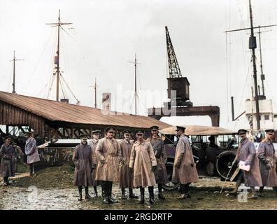 General Sir Henry Rawlinson (1864-1925) (left) and Field Marshal William Edmund Ironside (1880-1959) (right), British army officers, seen here with others on the quay at Archangel (Arkhangelsk), Russia.  They were taking part in the North Russia Intervention, part of the Allied Intervention in Russia after the October Revolution. Stock Photo