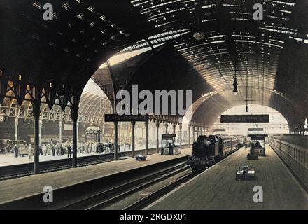 Paddington Station, London -  Platform 5 - GWR Terminus designed by Isambard Kingdom Brunel. Stock Photo