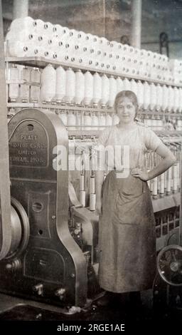 Cotton Mill Girl - Oldham, Greater Manchester. Stock Photo