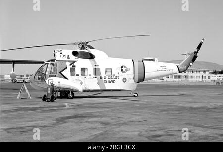 Sikorsky HH-52A Sea Guard 1398 (msn 62.079), at San Francisco Coast Guard Air Station, in September 1966. Stock Photo