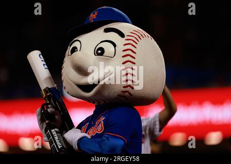 Aug 8, 2023; New York City, New York, New York Mets mascot Mr. Met during the game against the Chicago Cubs at Citi Field. (Ariel Fox/Image of Sport) Stock Photo