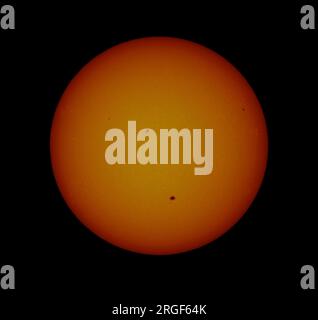 London, UK. 9th Aug, 2023. Small groups of sunspots pepper the Earth facing side of the Sun. Credit: Malcolm Park/Alamy Live News Stock Photo
