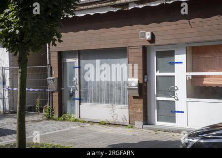 Vilvoorde, Belgium. 09th Aug, 2023. Illustration picture shows the sqaut where a person died yesterday after a fight, in the Kolveniersstraat street in Vilvoorde, Wednesday 09 August 2023. Yesterday police invaded a squatted building, where they found the heavy mutilated body of a person. 14 people armed with bats and knives were arrested. BELGA PHOTO NICOLAS MAETERLINCK Credit: Belga News Agency/Alamy Live News Stock Photo