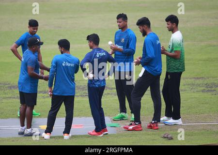 Spine bowling coach Rangana Herath along the spin bowler Mehidy Hasan Miraz, Hasan Mahadi, Mohammad Rishad Hossain, Taijul Isalm, Nayeem Hasan and  Na Stock Photo