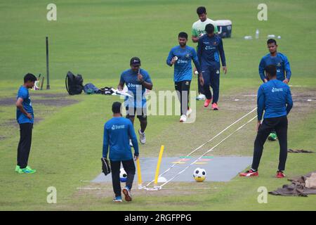 Spine bowling coach Rangana Herath along the spin bowler Mehidy Hasan Miraz, Hasan Mahadi, Mohammad Rishad Hossain, Taijul Isalm, Nayeem Hasan and  Na Stock Photo