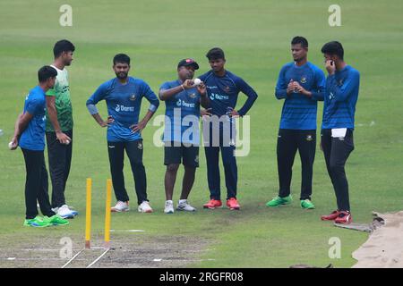 Spine bowling coach Rangana Herath along the spin bowler Mehidy Hasan Miraz, Hasan Mahadi, Mohammad Rishad Hossain, Taijul Isalm, Nayeem Hasan and  Na Stock Photo