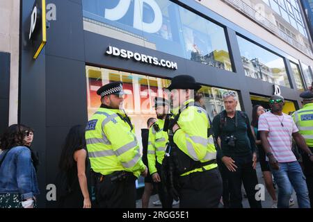Oxford Street, London, UK. 9th Aug 2023. Police outside an Oxford Street JD Sports where an alleged mass crime was due to take place. Credit: Matthew Chattle/Alamy Live News Stock Photo