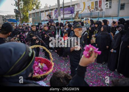 Gaza, Gaza, Palestine. 9th Aug, 2023. A Palestinian woman scatters flowers on members of the Al-Quds Brigades (Credit Image: © Saher Alghorra/ZUMA Press Wire) EDITORIAL USAGE ONLY! Not for Commercial USAGE! Stock Photo