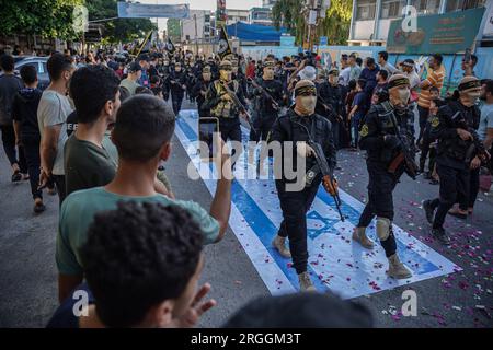 Gaza, Gaza, Palestine. 9th Aug, 2023. A Palestinian boy takes pictures with his mobile phone of the military march of the members of the Al-Quds Brigades (Credit Image: © Saher Alghorra/ZUMA Press Wire) EDITORIAL USAGE ONLY! Not for Commercial USAGE! Stock Photo