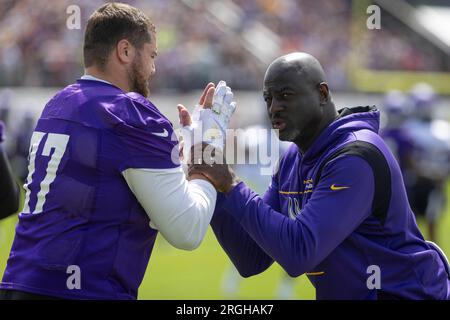 Minnesota Vikings coach Chris Rumph, right, instructs defensive lineman Harrison  Phillips at an NFL football practice Saturday, July 29, 2023, in Eagan,  Minn. (AP Photo/Bruce Kluckhohn Stock Photo - Alamy