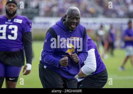 Minnesota Vikings coach Chris Rumph, right, instructs defensive lineman Harrison  Phillips at an NFL football practice Saturday, July 29, 2023, in Eagan,  Minn. (AP Photo/Bruce Kluckhohn Stock Photo - Alamy