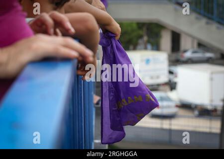Madrid, Spain. 09th Aug, 2023. A group of feminists hang a feminist scarf during a rally in the San Blas neighborhood in Madrid. As of August 9, 2023, Spain registers 35 sexist murders against women so far this year. (Photo by David Canales/SOPA Images/Sipa USA) Credit: Sipa USA/Alamy Live News Stock Photo