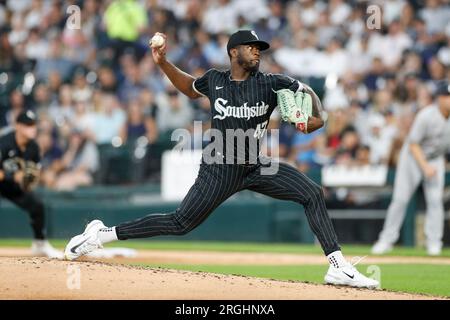 Chicago White Sox starting pitcher Reynaldo Lopez throws against the Texas  Rangers during the first inning of a baseball game in Chicago, Friday, June  10, 2022. (AP Photo/Nam Y. Huh Stock Photo 