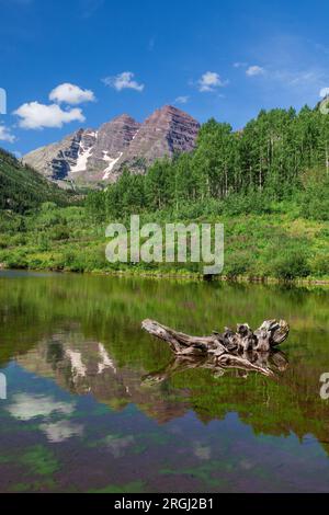 Maroon Bells reflected in Maroon Lake near Aspen in summer, Maroon Bells-Snowmass Wilderness, Colorado Stock Photo