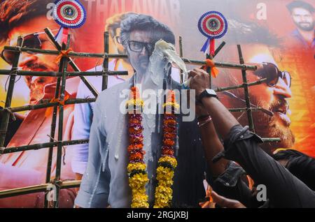 Snake' removed from Rajini Mandram logo: Move to appeal to non-Hindu voters?