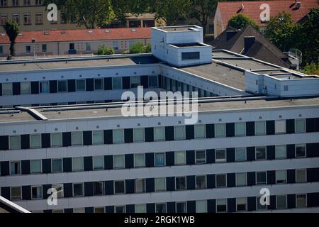 Koblenz, Germany. 10th Aug, 2023. The new building wing of the Federal Office of Bundeswehr Equipment, Information Technology and In-Service Support (BAAINBw) in the Koblenz administrative center. Investigators from the Federal Criminal Police Office have arrested an employee of the agency on suspicion of intelligence agent activities for Russia. The office is also known as the Bundeswehr Procurement Office. Credit: Thomas Frey/dpa/Alamy Live News Stock Photo