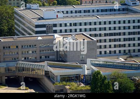 Koblenz, Germany. 10th Aug, 2023. The new building wing of the Federal Office of Bundeswehr Equipment, Information Technology and In-Service Support (BAAINBw) in the Koblenz administrative center. Investigators from the Federal Criminal Police Office have arrested an employee of the agency on suspicion of intelligence agent activities for Russia. The office is also known as the Bundeswehr Procurement Office. Credit: Thomas Frey/dpa/Alamy Live News Stock Photo