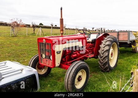 Mccormick 434 tractor hi-res stock photography and images - Alamy