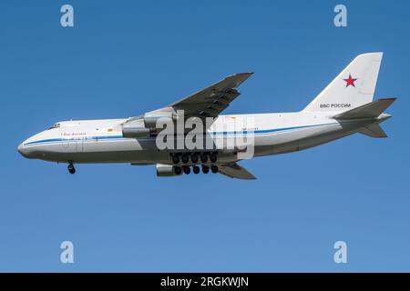 SAINT PETERSBURG, RUSSIA - MAY 30, 2023: Heavy transport aircraft 'Ruslan' An-124-100 (RF-82011) of the Russian Aerospace Forces on the glidepath in t Stock Photo