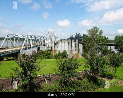The Old Vicksburg one rail line; and the new Vicksburg Bridge cantilever bridges cross the Mississippi River between Delta, Louisiana and Vicksburg Stock Photo