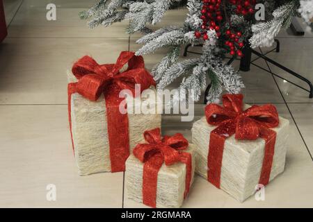 Christmas New Year's photo zone with a decorated Christmas tree and gifts, Christmas tree toys. festive New Year's atmosphere, preparation for the hol Stock Photo