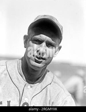 Henry Severeid, Cincinnati Reds, baseball card portrait] - LOC's