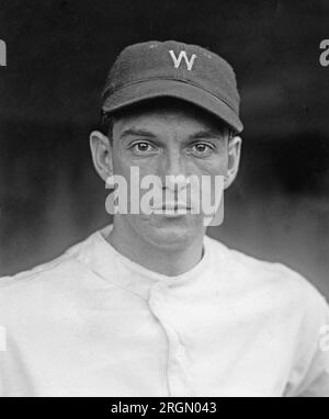 Hughie Jennings, manager, New York Giants and Muddy Ruel, catcher,  Washington Senators, World Series game 4, Polo Grounds, New York 7 October  1924 Stock Photo - Alamy