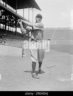 1920s 1926 BASEBALL PLAYER SLIDING SAFE INTO THIRD BASE CLEVELAND INDIANS  VS ATHLETICS AT SHIBE PARK PHILADELPHIA PA USA - b4002 HAR001 HARS MALES  ATHLETIC ENTERTAINMENT CONFIDENCE B&W SUCCESS WIDE ANGLE STRENGTH