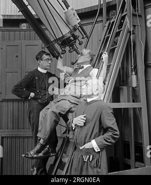 Father F.H. Tondorf, Prof. David Todd, Father John S. Gipprish at the Georgetown Observatory ca. 1924 Stock Photo