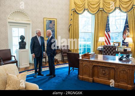 Reportage: President Joe Biden meets with former President Bill Clinton, Thursday, February 2, 2023, in the Oval Office of the White House. Stock Photo