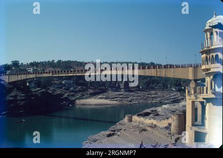 Mamleshwar Setu, the 235-meterlong cable bridge called 'Mamleshwar Setu' connects Bramhapuri end and Shivpuri end over Narmada River. Madhya Pradesh, India Stock Photo