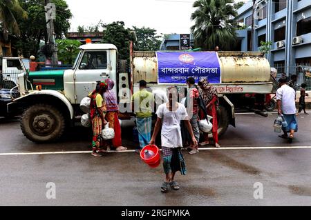 Bandarban, Bandarban Sadar, Bangladesh. 10th Aug, 2023.  Fresh water shortage after flood in Bandarban, Bangladesh.Credit: ZUMA Press/Alamy Live News Stock Photo