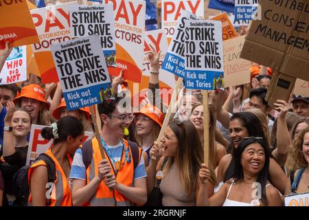 Doctors Protest - JEFF MOORE - Junior doctors demonstrate for fair pay outside Downing Street on Whitehall this afternoon. 11/08/2023 Stock Photo