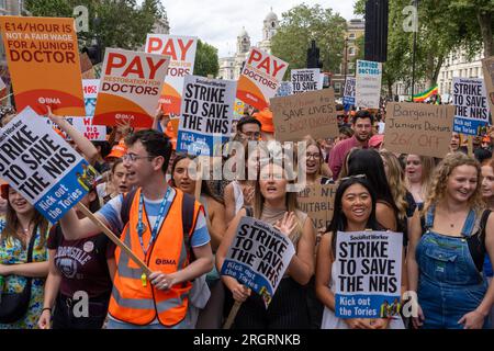 Doctors Protest - JEFF MOORE - Junior doctors demonstrate for fair pay outside Downing Street on Whitehall this afternoon. 11/08/2023 Stock Photo