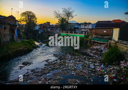 Malang, Indonesia. 11th Aug, 2023. A large amount of garbage was found on the banks of the Brantas River in the Muharto residential area. According to environmental greening groups, microplastics have damaged river water quality. Furthermore, information from the 2022 Nusantara River Expedition shows that East Java has the highest levels of microplastic pollution in its rivers. (Photo by Moch Farabi Wardana/Pacific Press) Credit: Pacific Press Media Production Corp./Alamy Live News Stock Photo