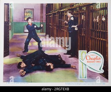 CHARLIE CHAPLIN in MODERN TIMES 1936 director / producer / writer / music CHARLES CHAPLIN silent film with sound effects Charles Chaplin Productions / United Artists Stock Photo