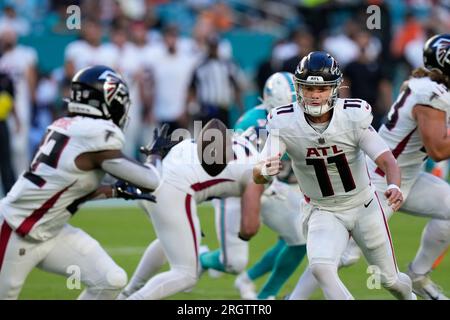 Atlanta Falcons quarterback Logan Woodside (6) warms up before an NFL  football game against the Tampa Bay Buccaneers, Sunday, Jan. 8, 2023, in  Atlanta. The Atlanta Falcons won 30-17. (AP Photo/Danny Karnik