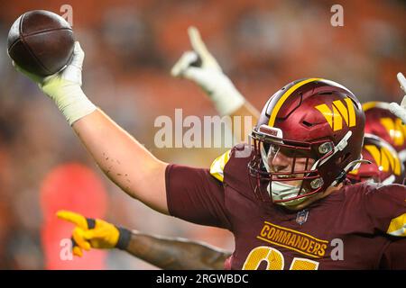 Washington Commanders defensive tackle John Ridgeway (91) leaves the field  following an NFL football game against the Chicago Bears, Thursday, Oct.  13, 2022, in Chicago. (AP Photo/Kamil Krzaczynski Stock Photo - Alamy