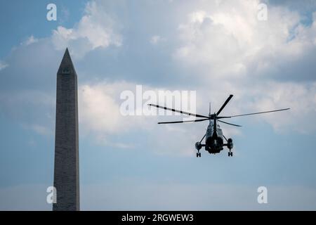 Washington, DC, USA. 11th Aug, 2023. Marine One, with United States President Joe Biden aboard, lifts off the South Lawn of the White House in Washington, DC, USA, 11 August 2023. President Biden is departing to spend the weekend in Rehoboth Beach, Delaware. Credit: Shawn Thew/Pool via CNP/dpa/Alamy Live News Stock Photo