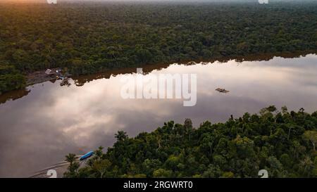 AMAZON RIVERS, SURROUNDED BY DENSE JUNGLE, THE MEANDERS ARE OBSERVED Stock Photo