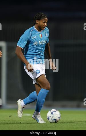 Jens-Lys Cajuste of SSC Napoli competes for the ball with Milan